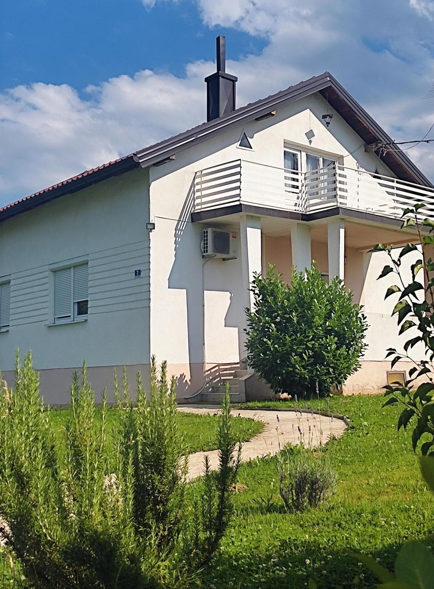 Guest House Pin Laktasi Exterior photo